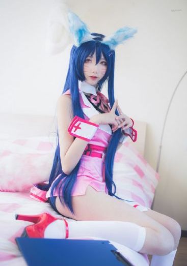 大胸女大学生